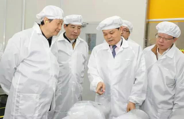 國務院副總理馬凱視察亨通，肯定網絡技術發展成果